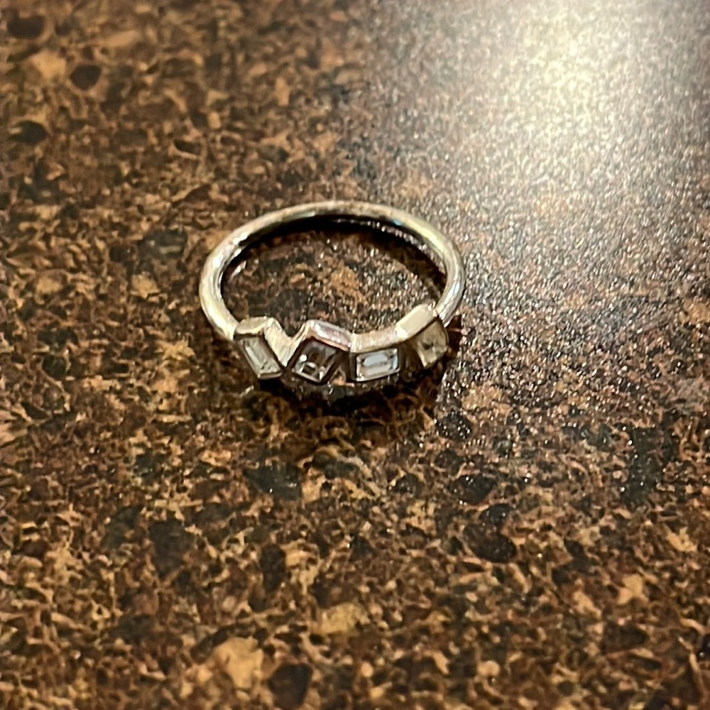 Elegant Silver Geometric Ring